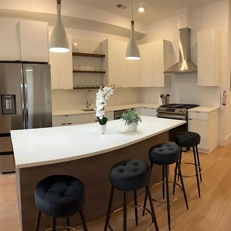 Modern, New 3 Bed, 2 Bath Apt Near Manhattan